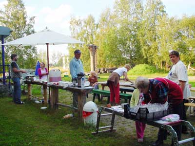 food and drink during the taidekirppujen y in art centre saksala ArtRadius