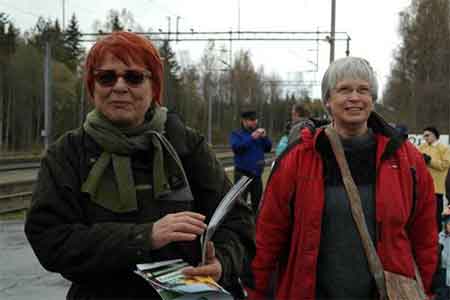 Green Party EU-parliament member Tarja Cronberg and Marja de Jong about the art works of children the railway concerning